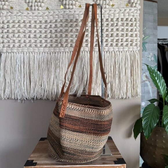 90s Vintage Leather Strap Brown Woven Raffia Farmers Market Bucket LRG Tote Bag - Picture 3 of 11